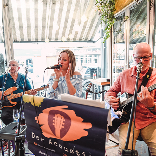 Wychbold: Live Music in the Dahlias with Dee Acoustic